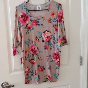 Agnes & Dora size M floral dolman